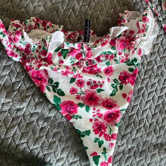 Carnation bikini - Picture 4 of 8